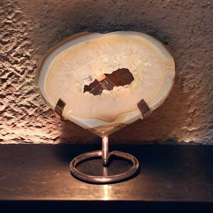 Druzy Agate Heart w/Stand